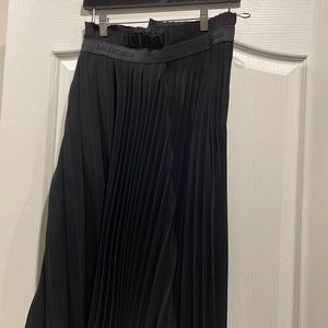 Balenciaga
Fancy pleated asymmetric skirt